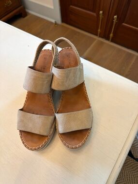 Gentle Souls comfortable espadrilles in taupe